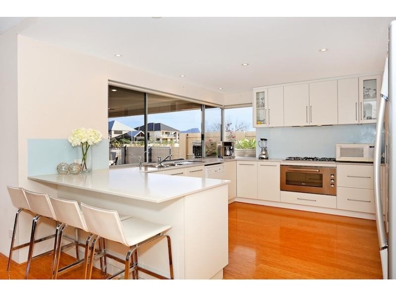 36 Leisure Way, Halls Head WA 6210