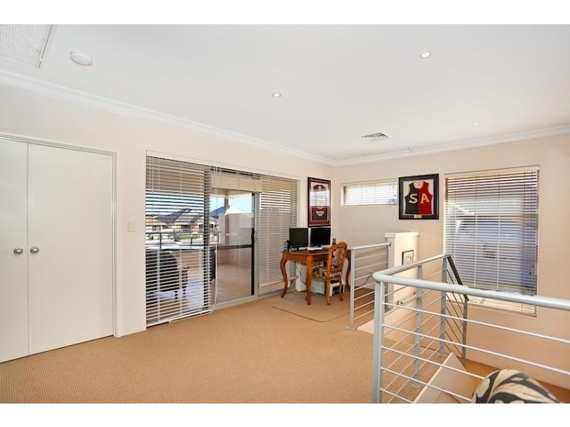 36 Leisure Way, Halls Head WA 6210