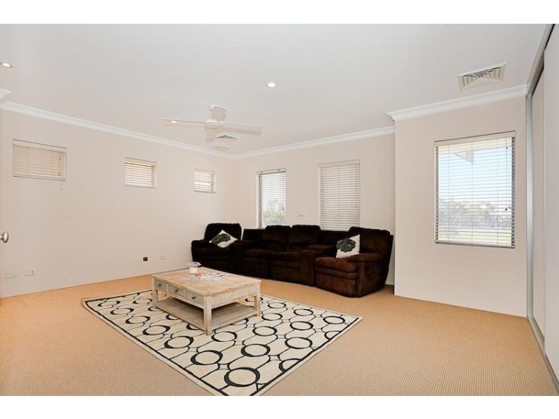 36 Leisure Way, Halls Head WA 6210