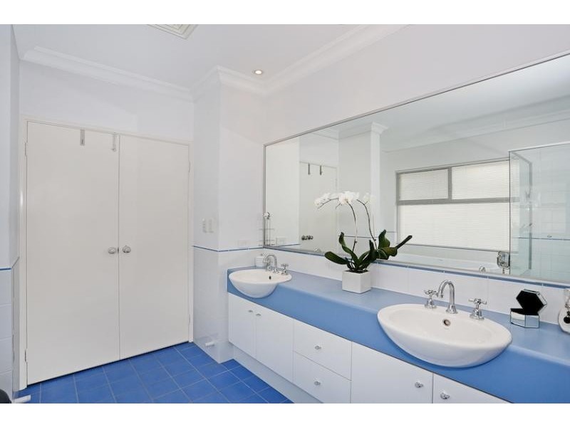 36 Leisure Way, Halls Head WA 6210