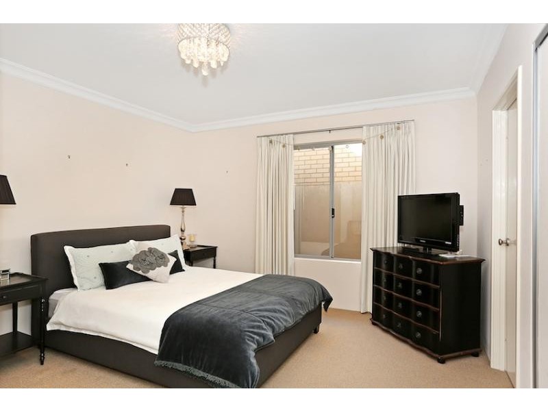 36 Leisure Way, Halls Head WA 6210