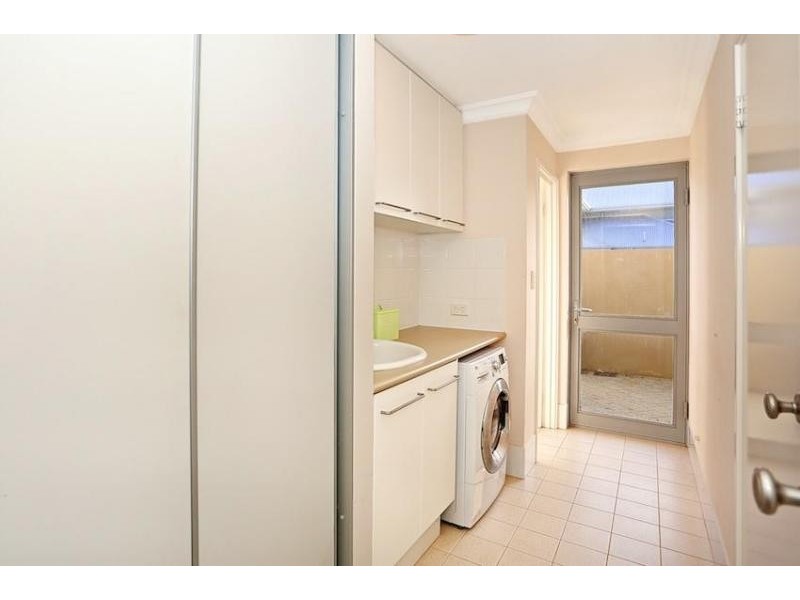 36 Leisure Way, Halls Head WA 6210