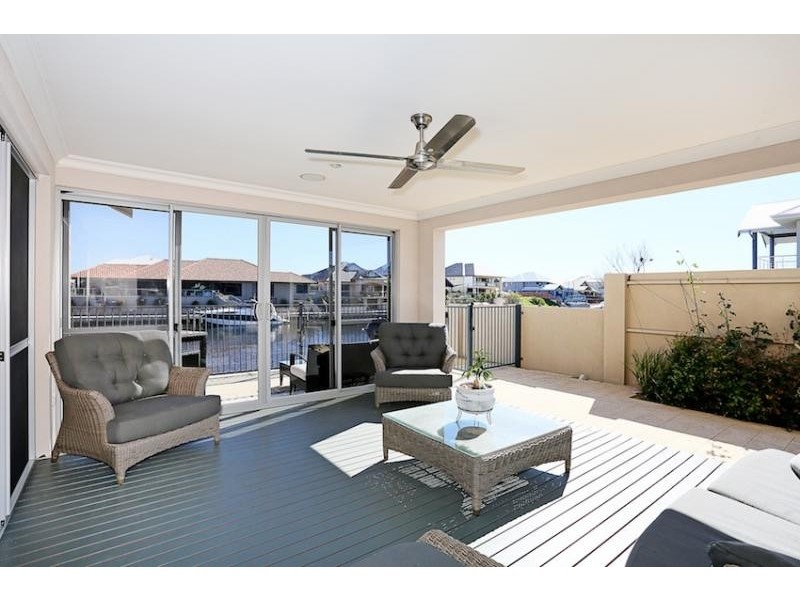 36 Leisure Way, Halls Head WA 6210