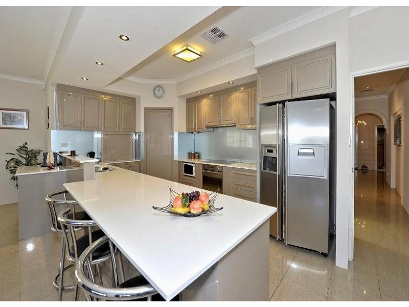 14 Tasman Loop, Dudley Park WA 6210