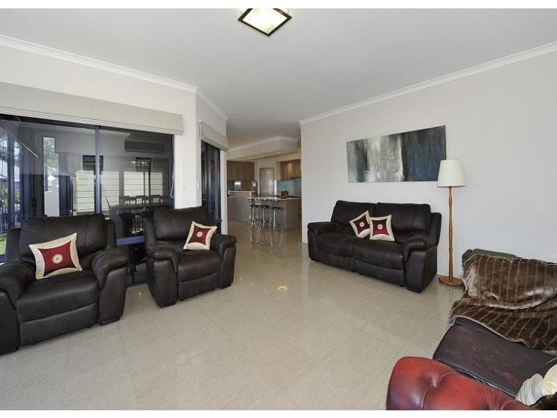 14 Tasman Loop, Dudley Park WA 6210