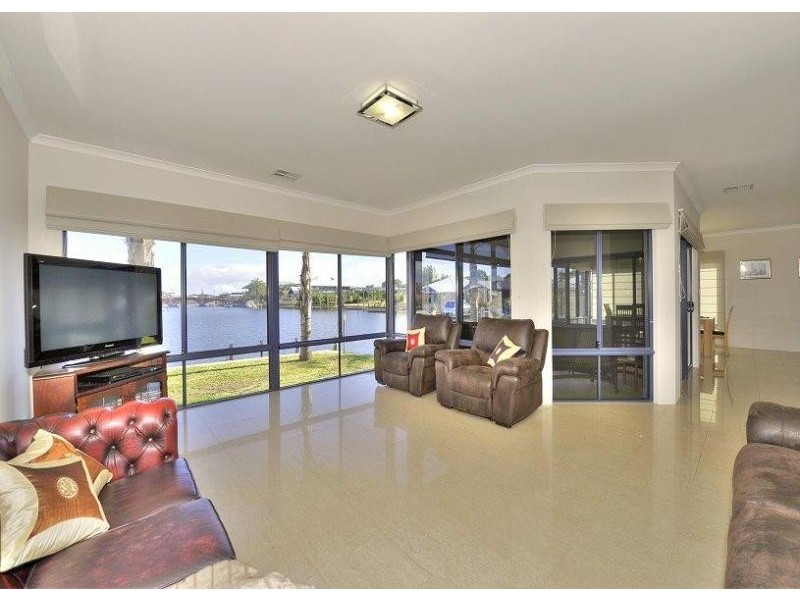 14 Tasman Loop, Dudley Park WA 6210