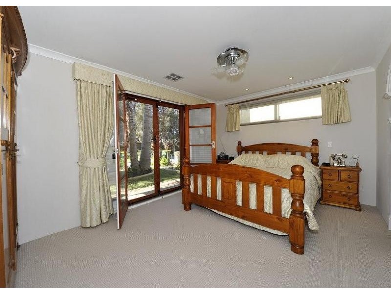 14 Tasman Loop, Dudley Park WA 6210
