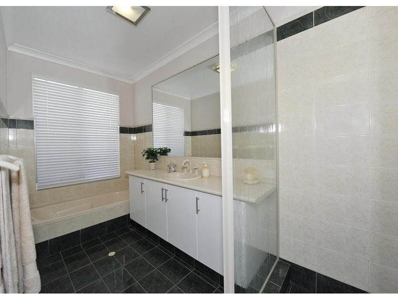 14 Tasman Loop, Dudley Park WA 6210