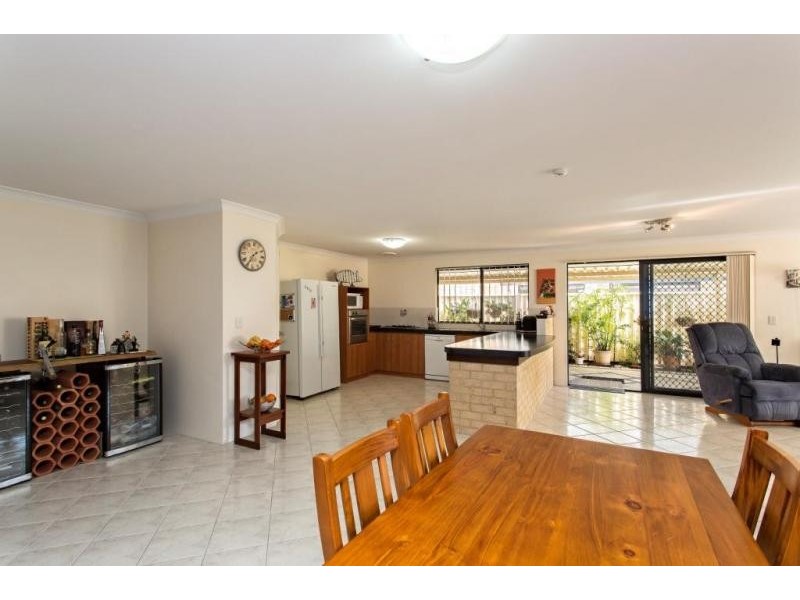 14 Chatsworth Drive, Erskine WA 6210