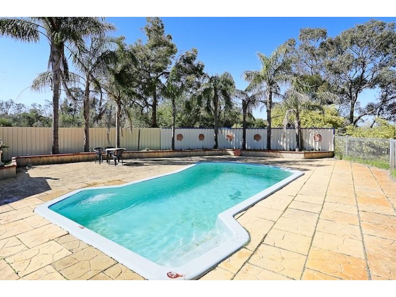 17 Eyre Close, Barragup WA 6209