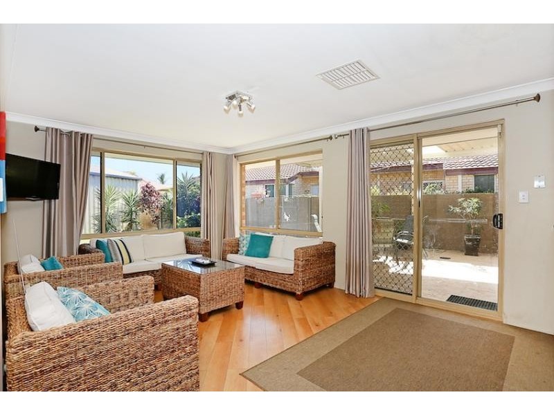 8 Pennington Gardens, Erskine WA 6210