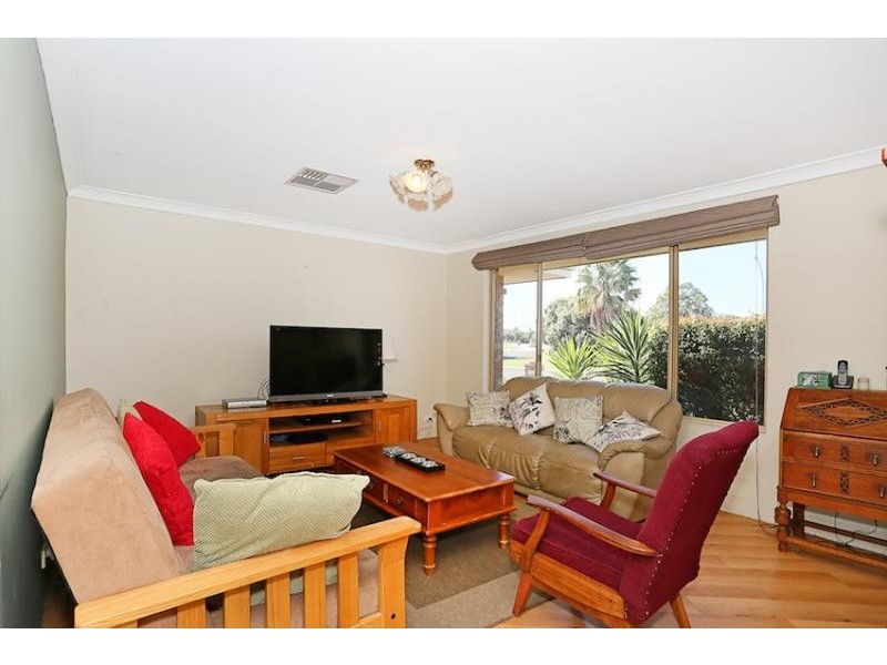 8 Pennington Gardens, Erskine WA 6210