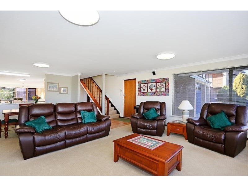 27 Donnelly Gardens, Dudley Park WA 6210