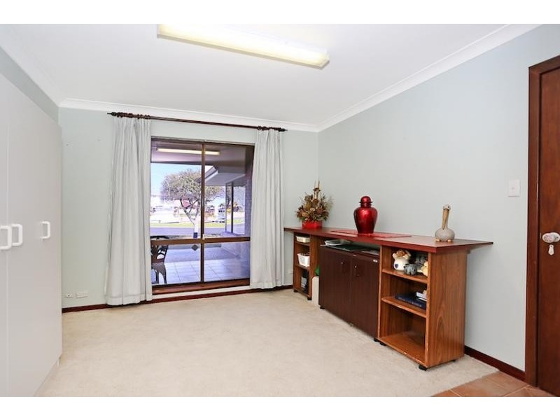 27 Donnelly Gardens, Dudley Park WA 6210