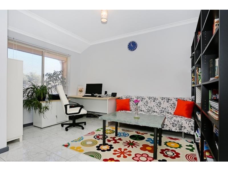 68 Buttercup Parkway, Halls Head WA 6210