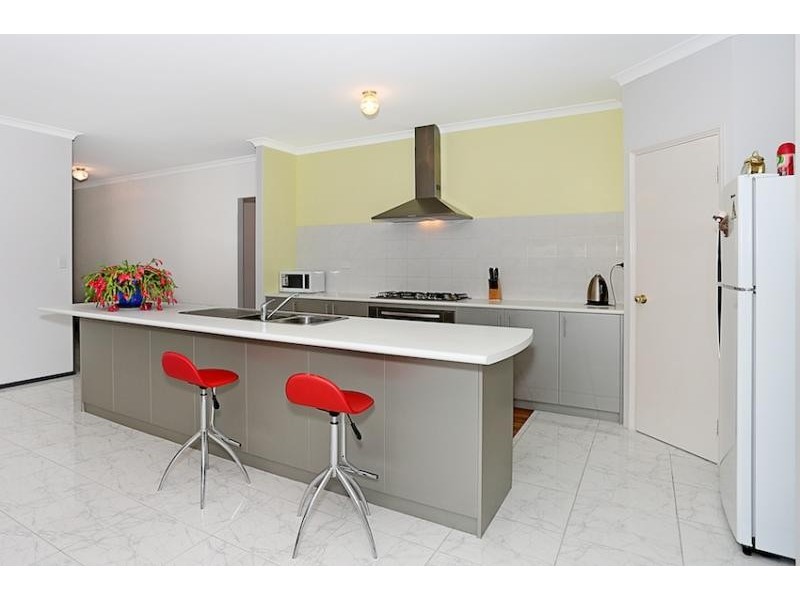 68 Buttercup Parkway, Halls Head WA 6210