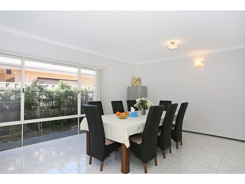 68 Buttercup Parkway, Halls Head WA 6210