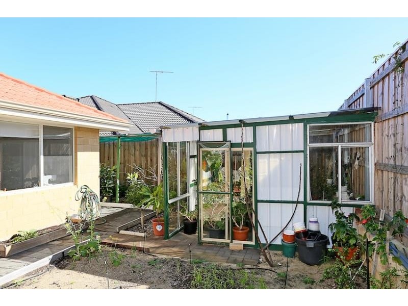 68 Buttercup Parkway, Halls Head WA 6210