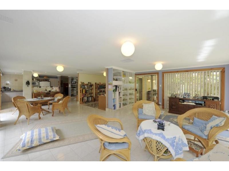 3 Redhill Place, Greenfields WA 6210
