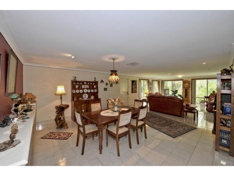 3 Redhill Place, Greenfields WA 6210