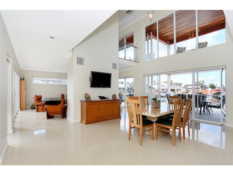 27 Gael Place, Dudley Park WA 6210