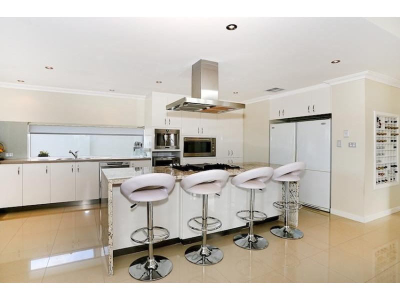 27 Gael Place, Dudley Park WA 6210