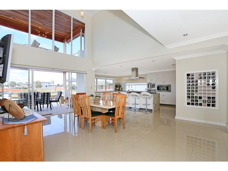 27 Gael Place, Dudley Park WA 6210