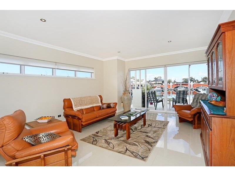 27 Gael Place, Dudley Park WA 6210