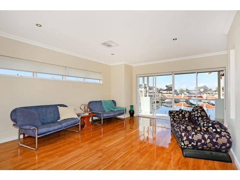 27 Gael Place, Dudley Park WA 6210