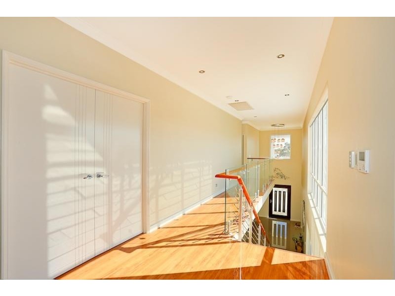 27 Gael Place, Dudley Park WA 6210