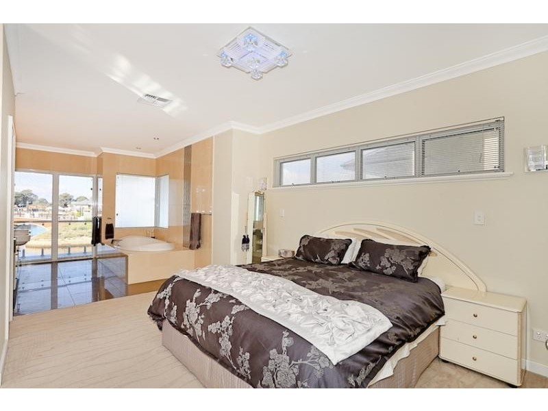 27 Gael Place, Dudley Park WA 6210