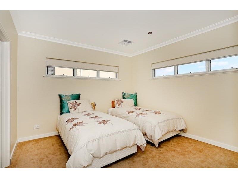 27 Gael Place, Dudley Park WA 6210