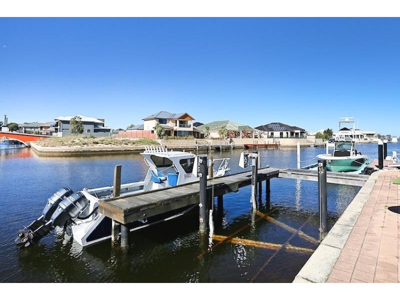 27 Gael Place, Dudley Park WA 6210