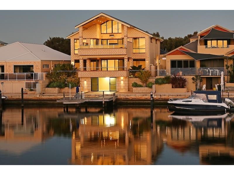 43 Leisure Way, Halls Head WA 6210