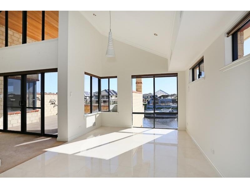 43 Leisure Way, Halls Head WA 6210