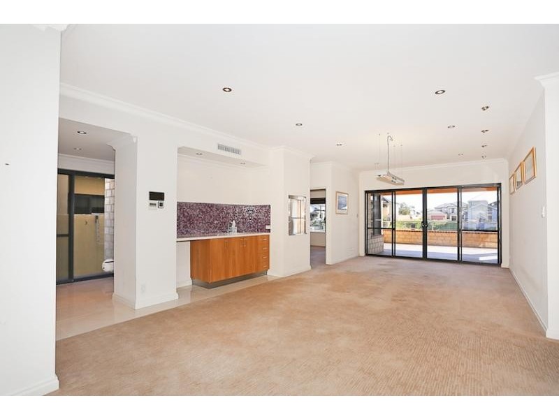 43 Leisure Way, Halls Head WA 6210