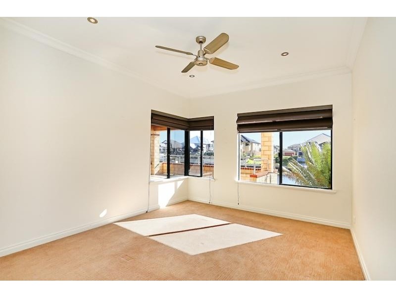 43 Leisure Way, Halls Head WA 6210
