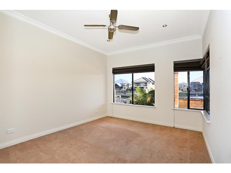 43 Leisure Way, Halls Head WA 6210