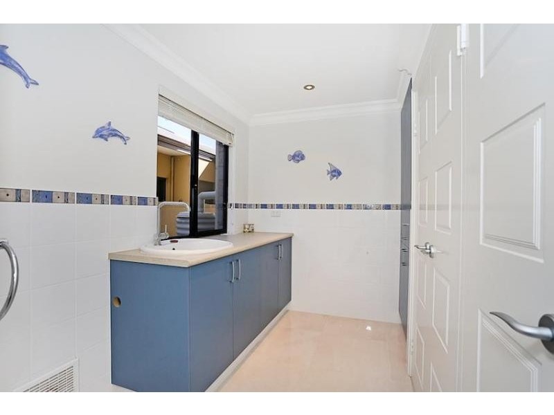 43 Leisure Way, Halls Head WA 6210