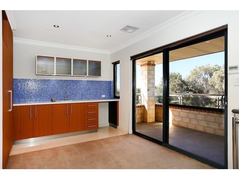 43 Leisure Way, Halls Head WA 6210