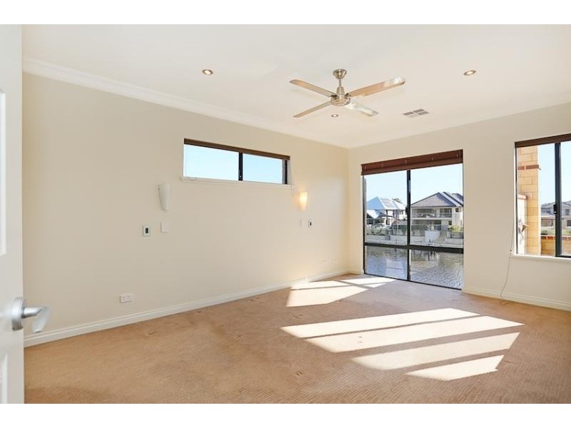 43 Leisure Way, Halls Head WA 6210