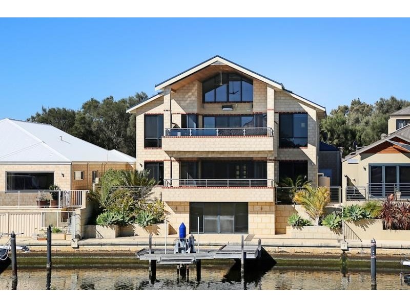 43 Leisure Way, Halls Head WA 6210