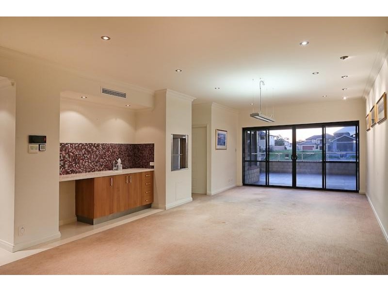 43 Leisure Way, Halls Head WA 6210