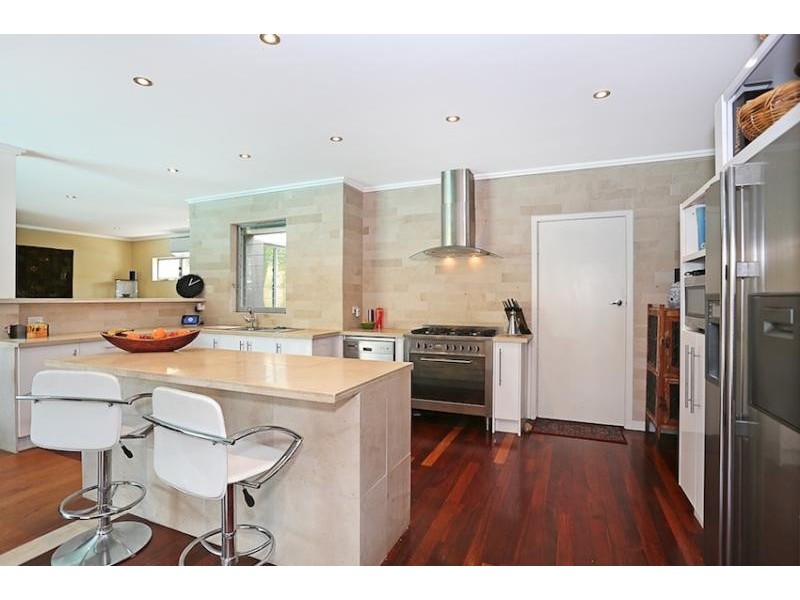 2 Allan Place, Halls Head WA 6210