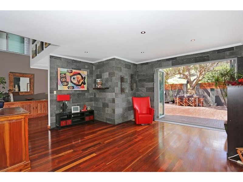 2 Allan Place, Halls Head WA 6210