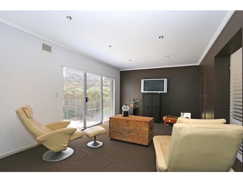 2 Allan Place, Halls Head WA 6210