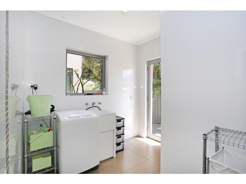 2 Allan Place, Halls Head WA 6210