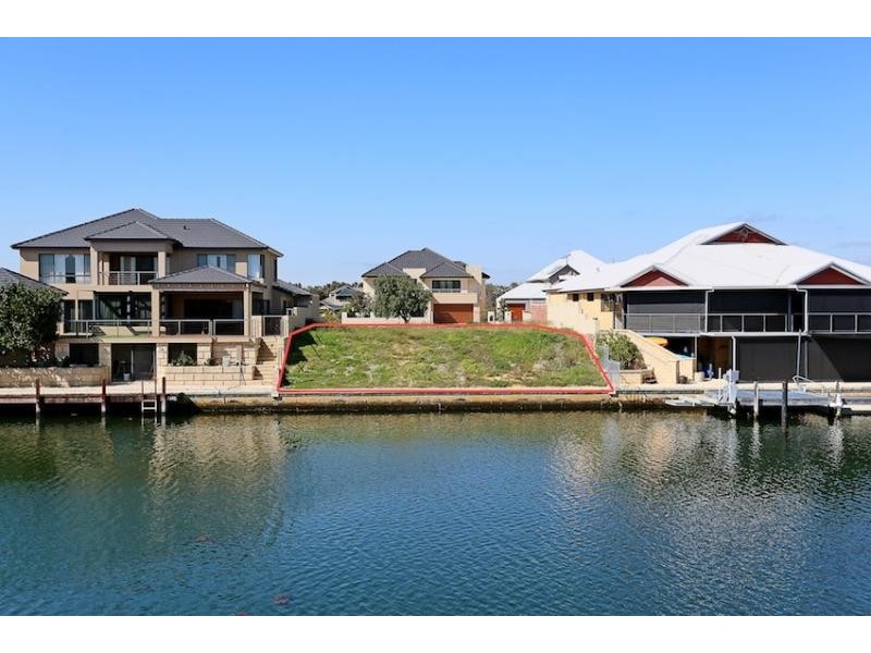 2 Brindabella Crescent, Halls Head WA 6210