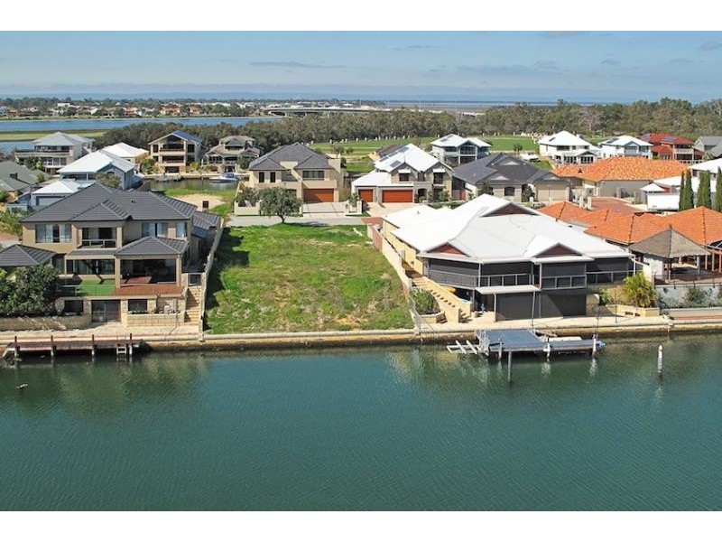 2 Brindabella Crescent, Halls Head WA 6210