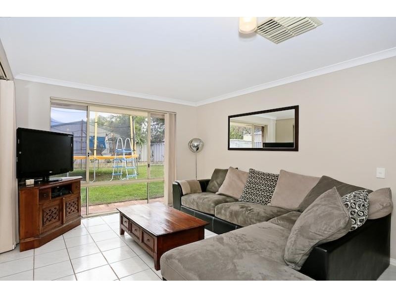 6 Lambourne Place, Halls Head WA 6210